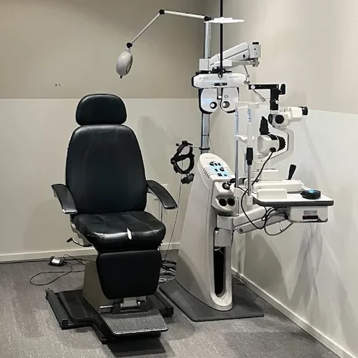 An exam room at Dallas Eyes Now