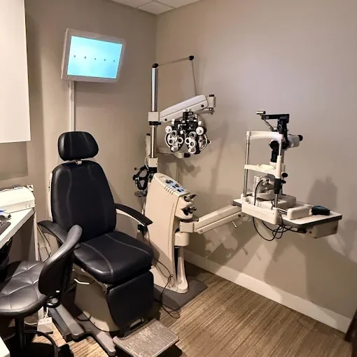 An exam room at Southlake Eyes Now